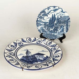 Lote siguiente: Plato de Cerámica con Escena y Platito de Loza Inglesa