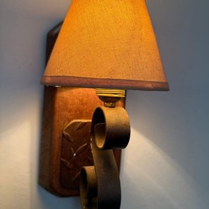 Lámpara de Pared Rústica en Madera y Hierro Forjado - imagen 1