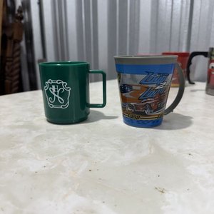 Lote de 8 Tazas Plásticas y 1 de Acero Inoxidable con Diseños Infantiles - imagen 7