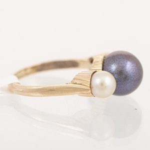 Anillo Oro 18k con Perla Negra y Blancas - imagen 2