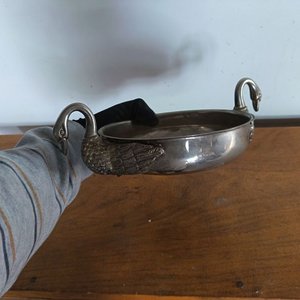 Centro de Mesa Decorativo con Cisnes en Metal Plateado - imagen 7