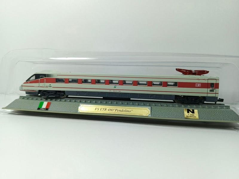 Lote siguiente: Modelo de Locomotora Italiana Pendolino ETR 480 a Escala