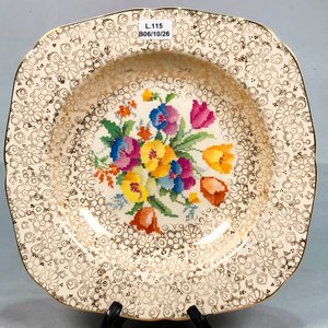 Plato de Porcelana Inglesa Beige con Flores y Borde Dorado - imagen 3