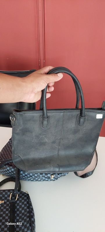 Bolsos de cuero en excelente condición - imagen 2