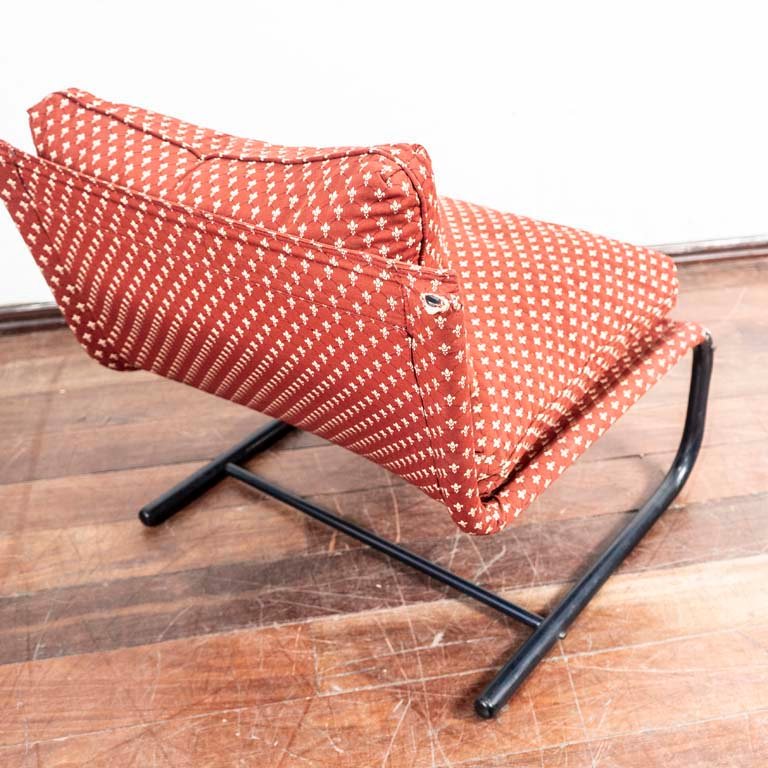 Sillón bajo de estructura metálica con asiento tapizado - imagen 3