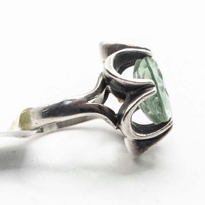 Anillo de Plata con Cristal Verde Facetado - imagen 2