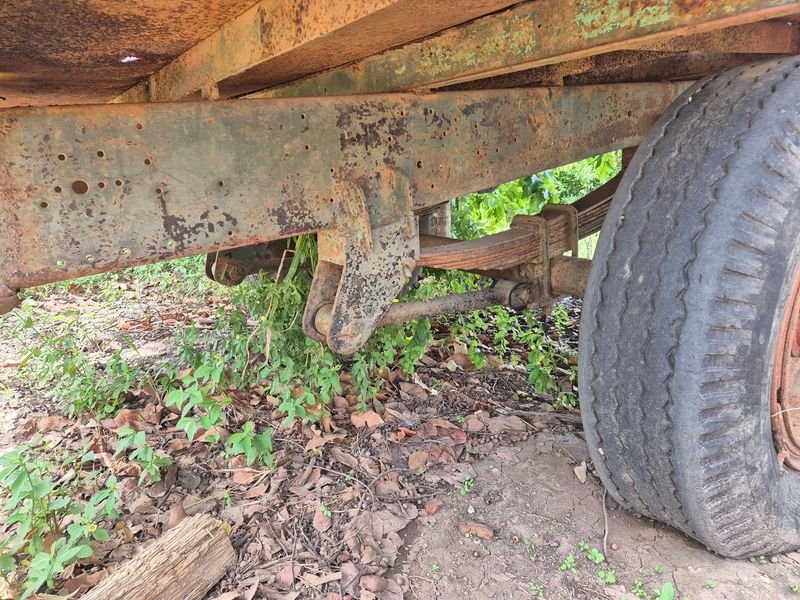 Carro de madera en mal estado - imagen 3