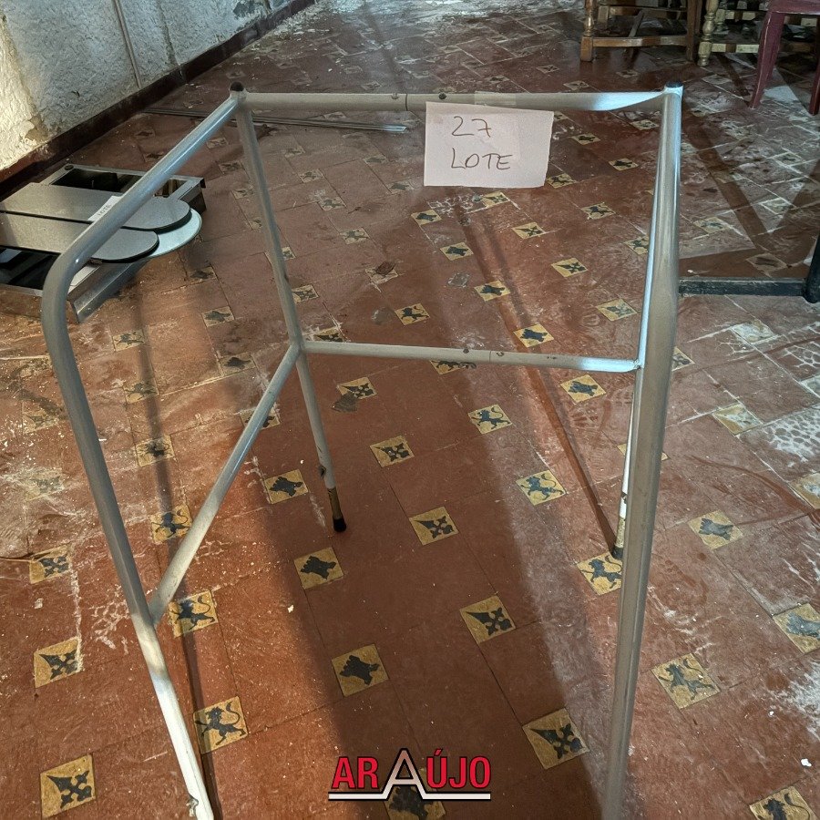 Andador Plegable Metálico para Restaurar