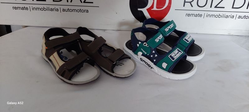 Lote siguiente: Calzado B3- 2 Talle 32: Sandalias y Zapatos de Plástico