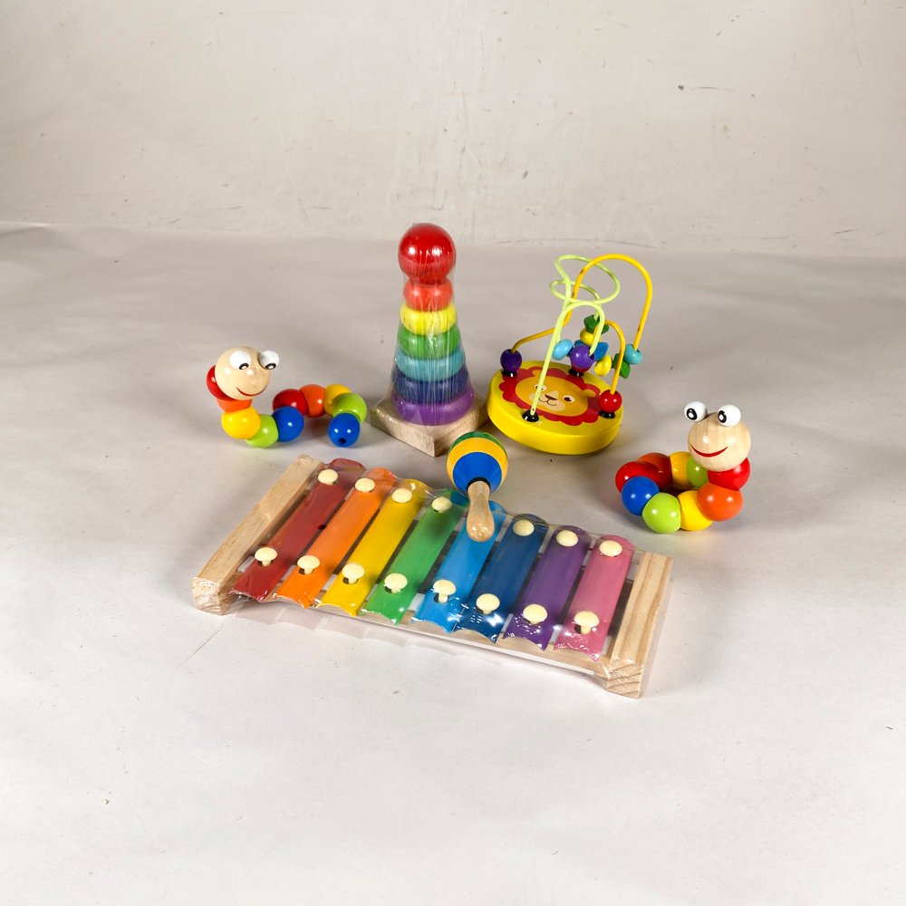 Seis Juguetes Infantiles de Madera y Plástico en Colores Vivos