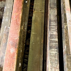 Tres Tirantes de Madera de Pinotea y Pino con Detalles - imagen 3