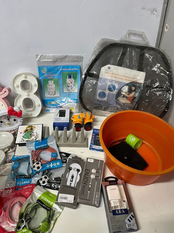 Lote Variado: 3 Termos de Acero Inoxidable, Cargador, Auriculares y Más