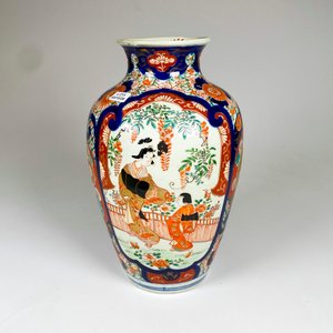 Florero de Loza Estilo Imari con Decoración de Damas y Dragón, Altura 30 cm - imagen 2