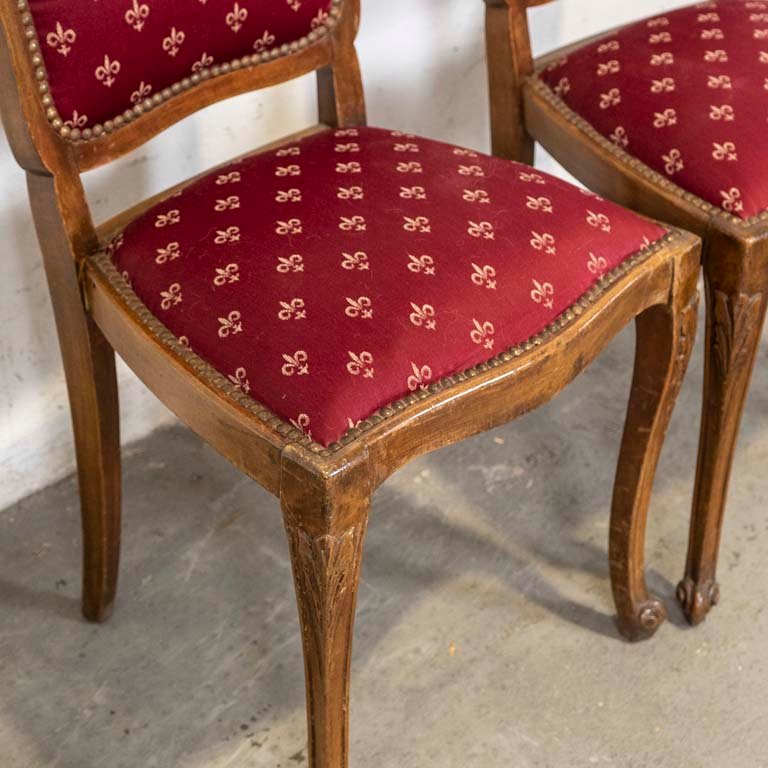 Sillas francesas de dormitorio, talladas y tapizadas - imagen 2