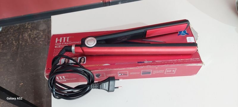 Lote siguiente: Secador de pelo rojo en buen estado