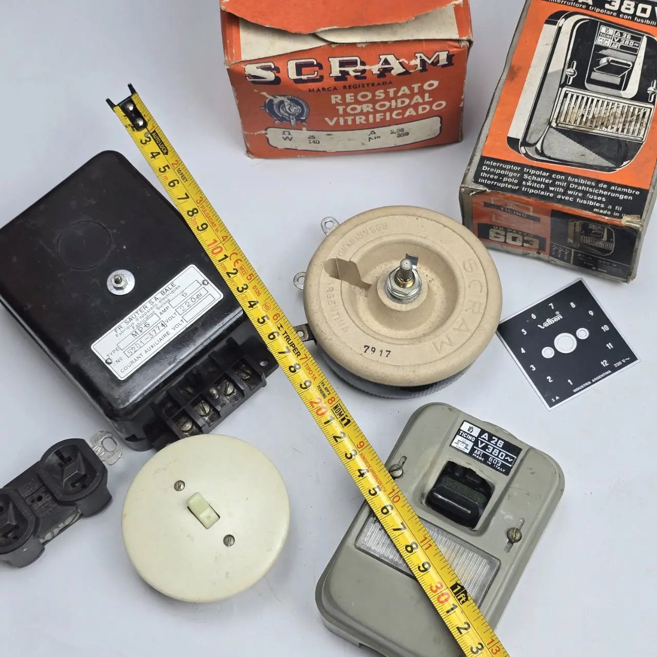 Item lote-44-reostato-y-otras-piezas-electricas - Image 3