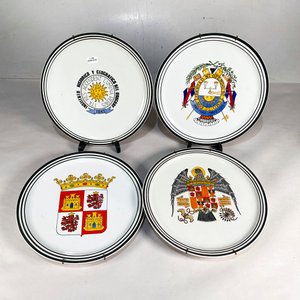 Lote de 4 Platos Decorativos con Escudos Nacionales e Internacionales - imagen 2