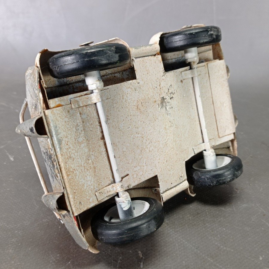 Miniatura de coche de hojalata con rueda auxiliar - imagen 5