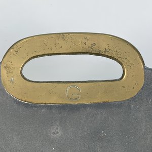 Centro de Peltre Oval con Asas de Bronce y Borde Ondulado - imagen 2