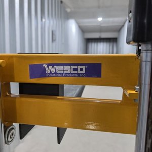 Apilador Hidráulico Manual Wesco PJ4120N con Capacidad 400kg - imagen 5