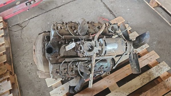 Motor Ford V8 Tapa Plana Completo con Periféricos - imagen 1