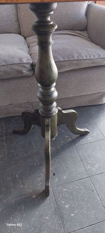 Mesa de centro en madera con diseño antiguo - imagen 2
