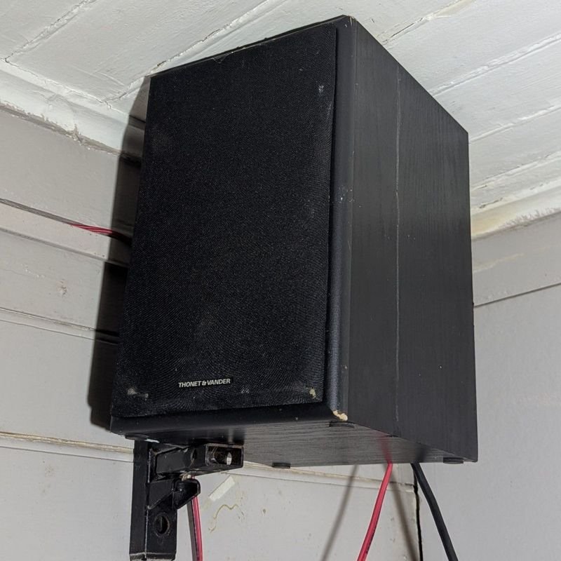 Lotes de parlantes JBL y Thonnet & Vander - imagen 2