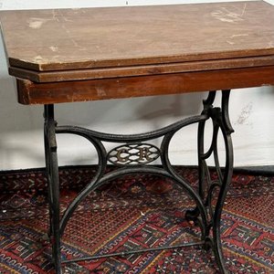 Par de Pies de Máquina de Coser con Tapa y Mesa Libro - imagen 2