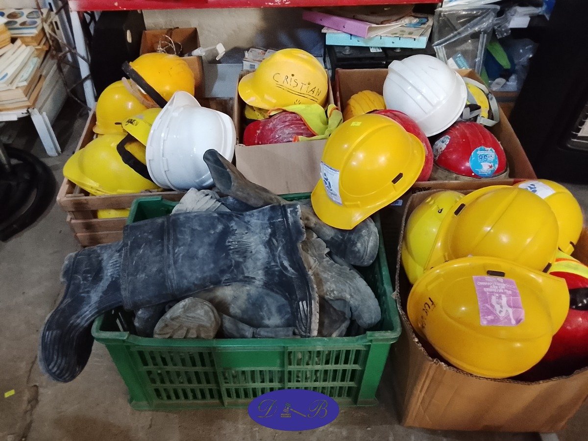 Cascos de Obra y Botas de Goma Varios