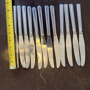 Juego de 11 Cuchillos de Mesa Acero Inoxidable con Líneas Decorativas - imagen 2