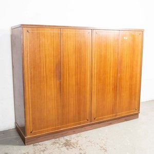 Lote siguiente: Ropero Americano Bajo de Cuatro Puertas con Marqueterie y Detalles