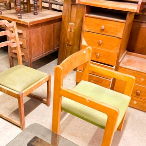 Lote anterior: Muebles de Madera y Hierro Forjado con Vidrio