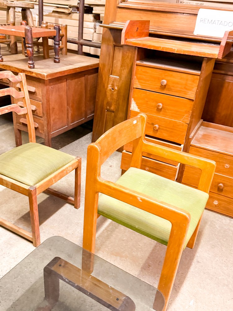 Muebles de Madera y Hierro Forjado con Vidrio