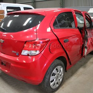 Chevrolet Onix Rojo con Daños Severos - imagen 2