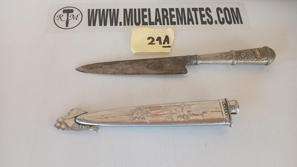 Cuchillo de plata y oro con vaina - imagen 1