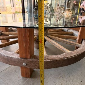 Mesa Ratona Rústica con Rueda de Carro Original y Tapa de Vidrio - imagen 10