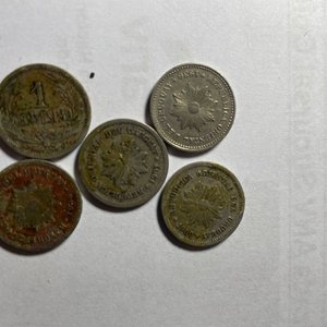 Lote siguiente: Lote de 5 Monedas Antiguas de 1 Centésimo (1901, 1909, 1936)