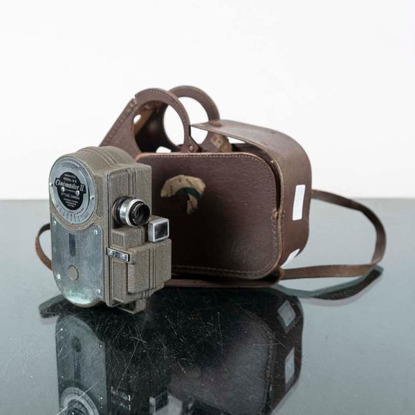 Filmadora Cinemaster II Americana Antigua con Estuche de Cuero - imagen 1