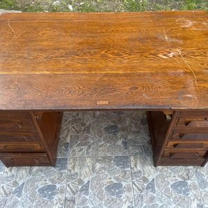 Escritorio de Roble con 8 Cajones y Detalles en Lustre - imagen 8