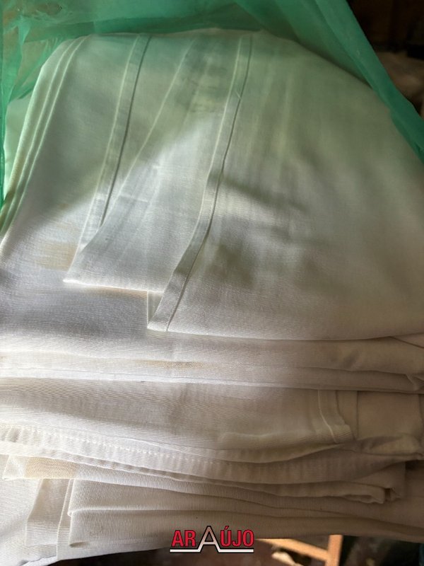 Manteles y Servilletas Blancos de Tela