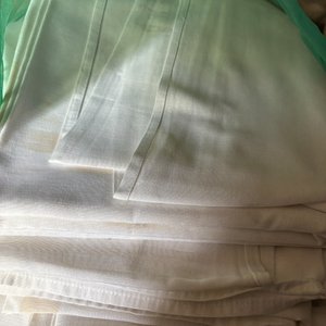 Lote siguiente: Manteles y Servilletas Blancos de Tela