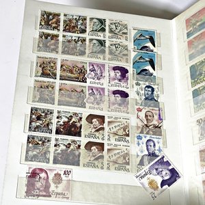 Dos Álbumes de Sellos Postales Variados - imagen 2