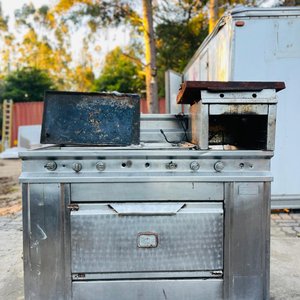 Cocina Industrial de Acero Inoxidable con Horno y Plancha - imagen 1