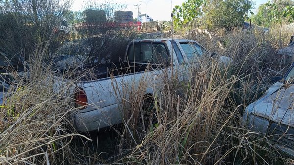 Camioneta Pick-Up Antigua en Desuso