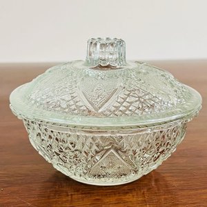 Set de 3 piezas de vidrio: centro de mesa, canasta y caramelera - imagen 4