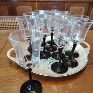 Juego de 10 Copas Octogonales con Base Negra y Bandeja - imagen 3