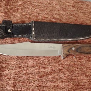 Cuchillo de Caza con Mango de Madera y Funda - imagen 3