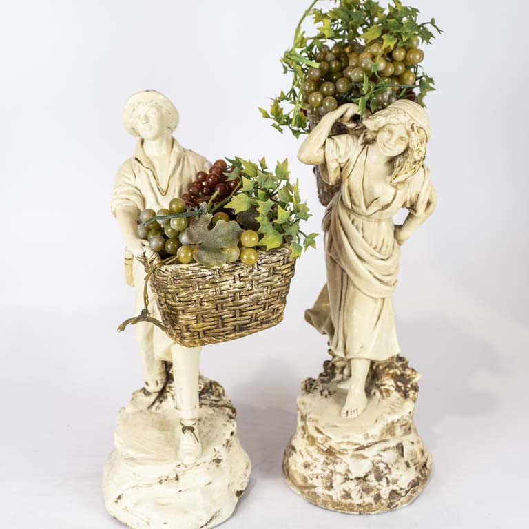 Lote siguiente: 2 Figuras campesinos de yeso (con minimos detalles) - Medidas: 44cm 