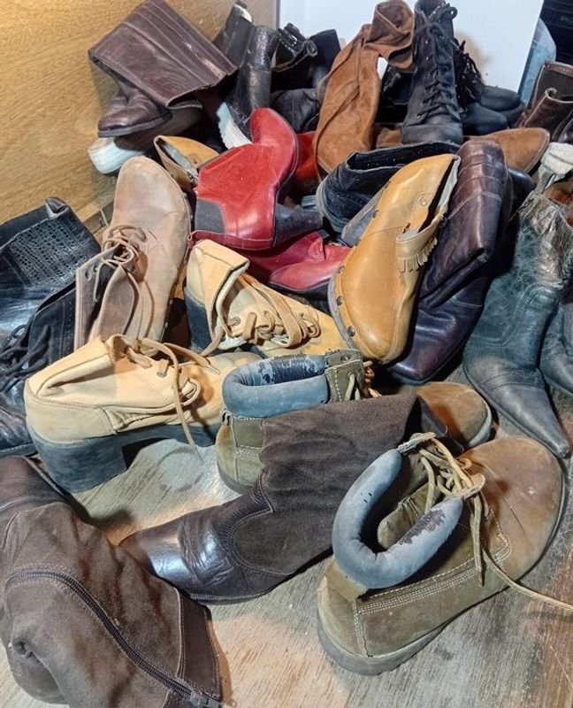 Colección de zapatos y botas de mujer - imagen 1
