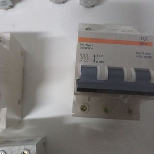 Lote de 35 Disyuntores Térmicos Unipolares y Trifásicos (5A a 50A) - imagen 7